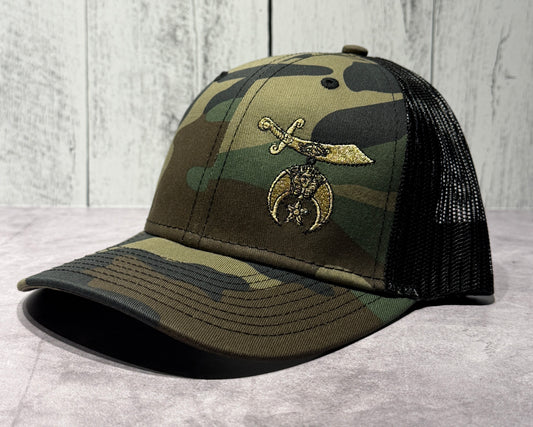 Camouflage baseball cap with emblem 